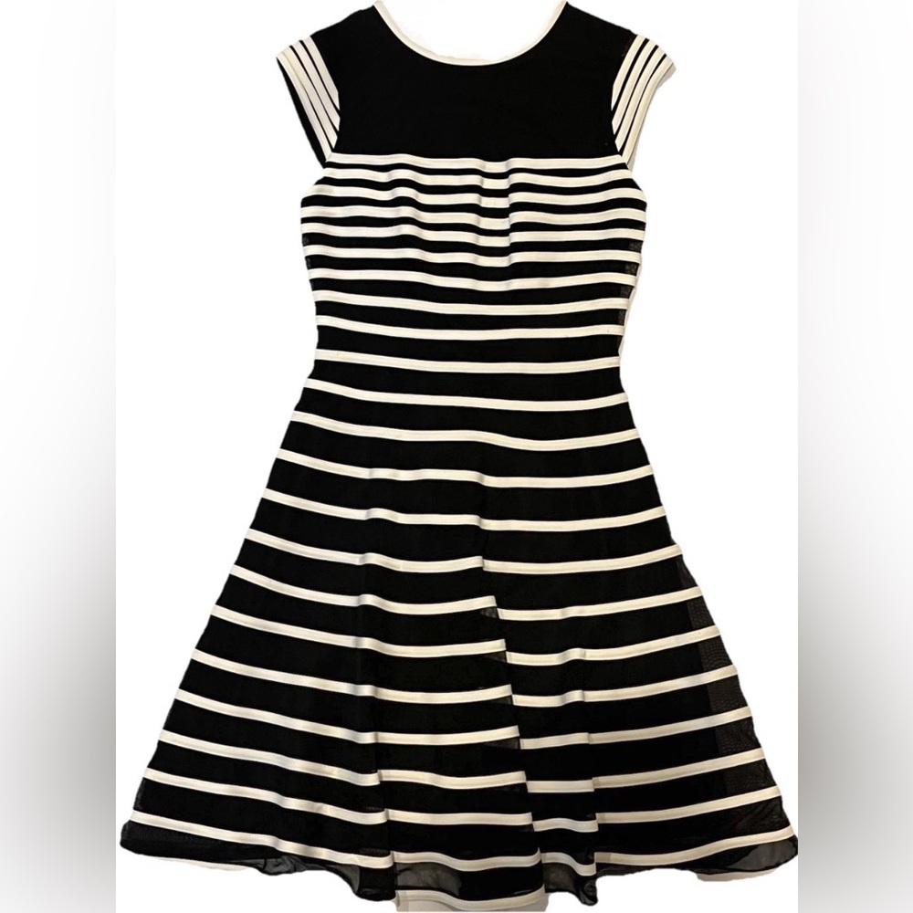 Betsy & Adam, size 6, fashionable black and white stripes dress!
